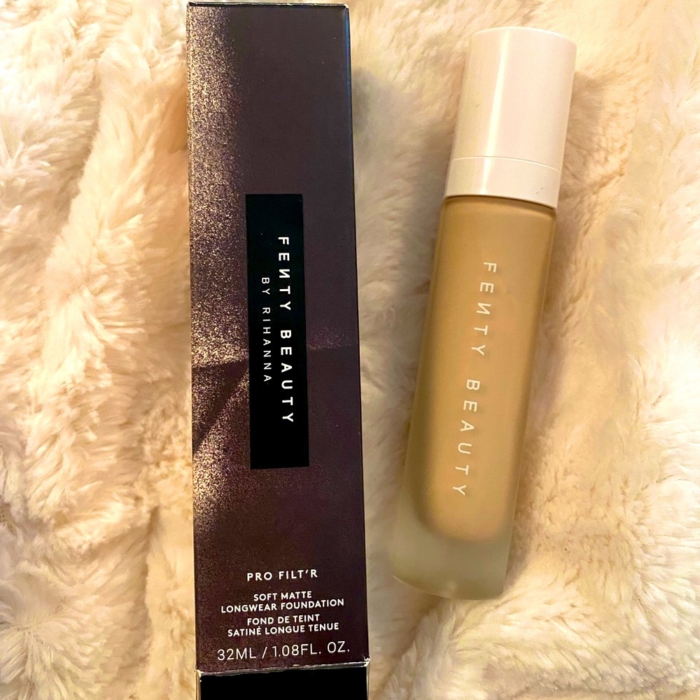 BNIB Fenty pro longwear foundation in 150 NEUTRAL